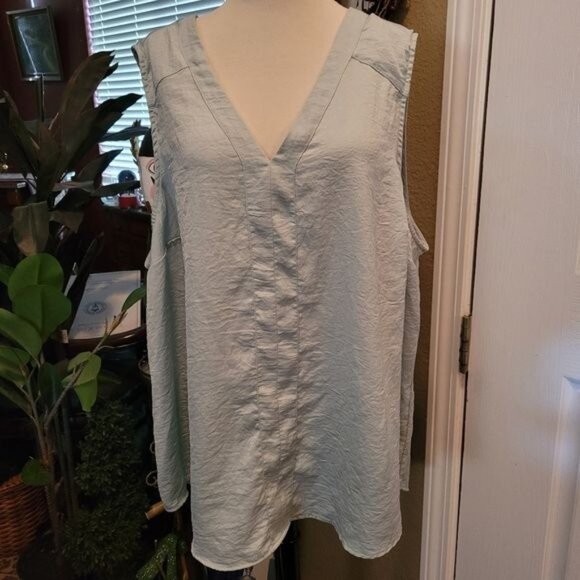 Torrid Blouse Pastel Green Blue Aqua Sleeveless V neck 3 3X 3XL Cottage Core - Picture 1 of 6